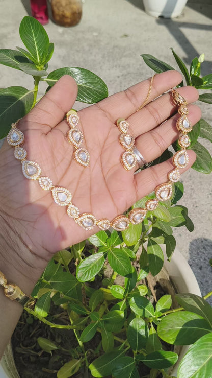 Eva Moissanite single line set